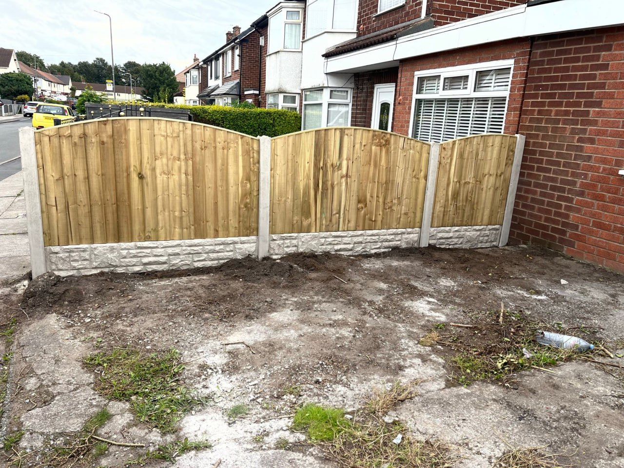Garden boundary fencing